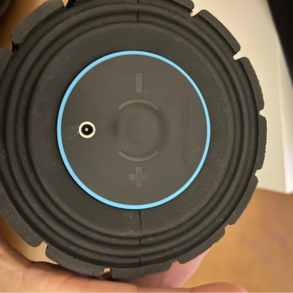 Therabody Theragun Wave Roller - Smart Vibrating Foam Roller - Picture 5 of 9